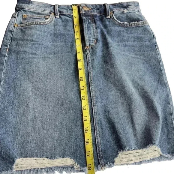 JOE’S SKYLER FRAYED STRETCHED DENIM MINI SKIRT•SIZE 26•MEDIUM DENIM DISTRESSED• - Picture 6 of 11